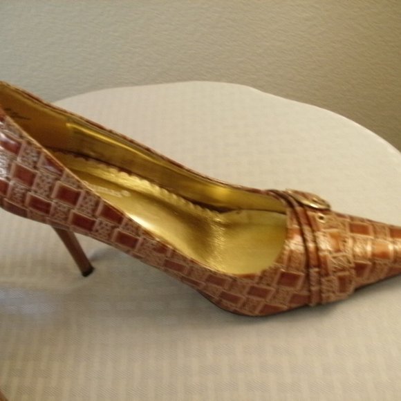 Pierre Dumas Tan Textured Heels - Picture 2 of 6